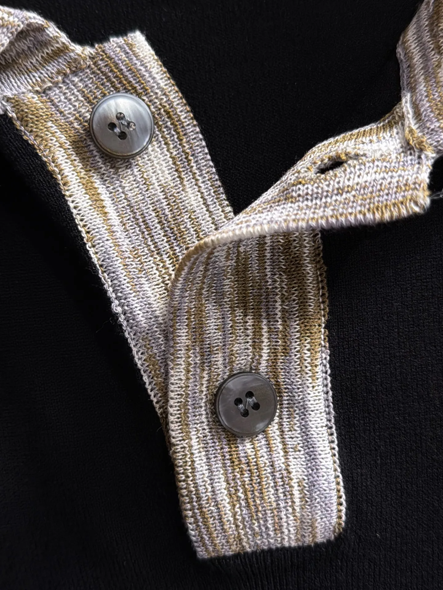 LP high quality Loro Piana 26ss New Arrival men's short-sleeved knitted T-shirt. Made of combed cotton yarn knitted cotton fabric, no pressure when entering and exiting the counter. Exclusive control of raw materials. It feels substantial when weighed, and the upper body is more textured than ordinary T-shirts. This texture can handle the weather easily and is suitable for both hot and cold! Loose fit design, looks noble. The only correct version is available Size: M to 4XL
